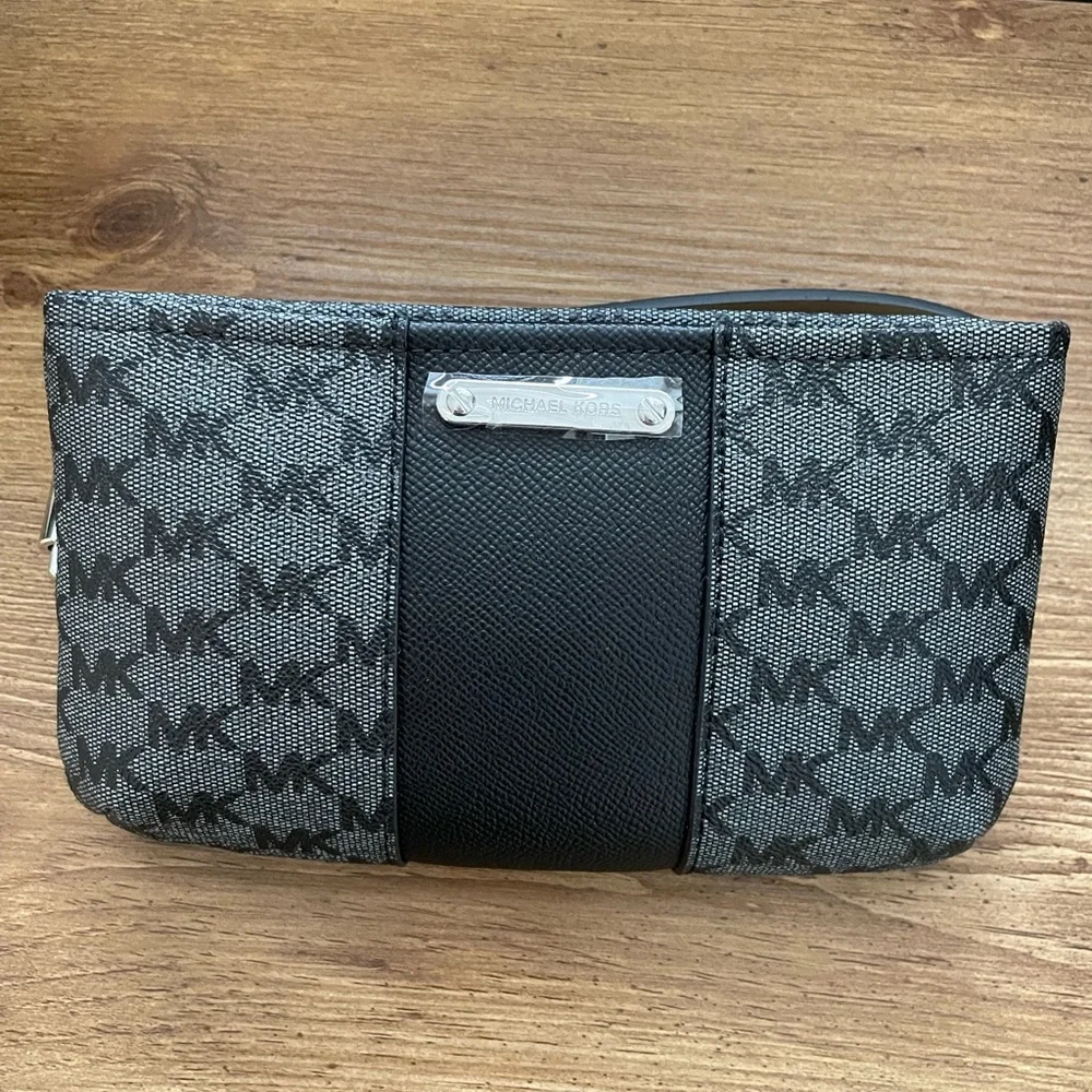 Michael Kors Belt Bag / Crossbody - Picture 1 of 10